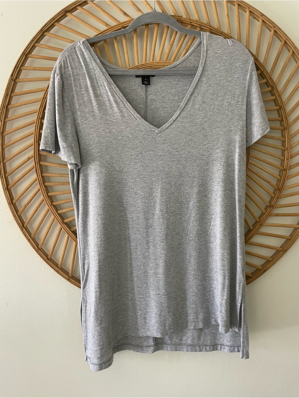 Halogen Light Gray V-Neck Short Sleeve Women's Top size
Medium